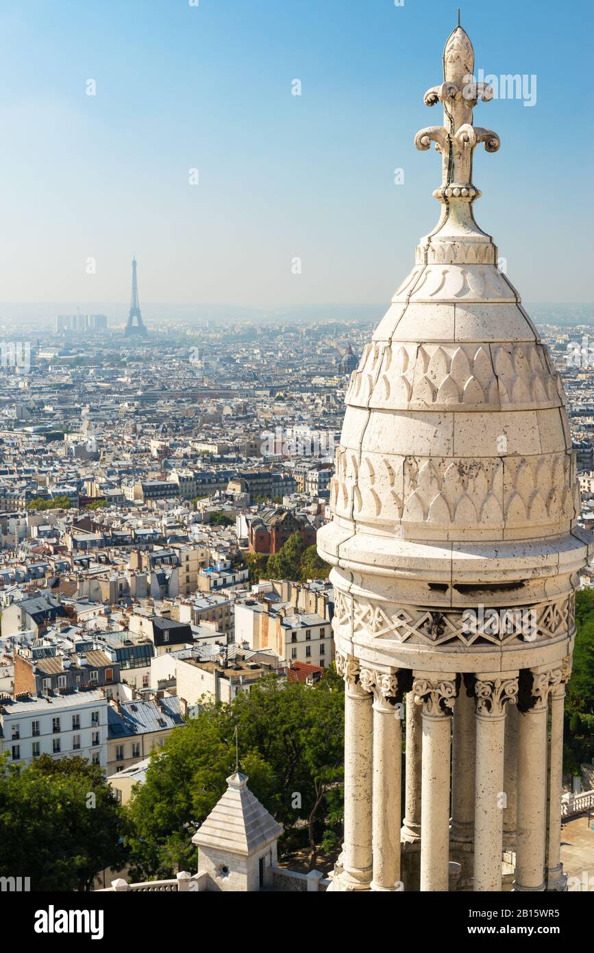 Vista di Parigi dal Sacro cuore in collina di Montmartre Foto Stock