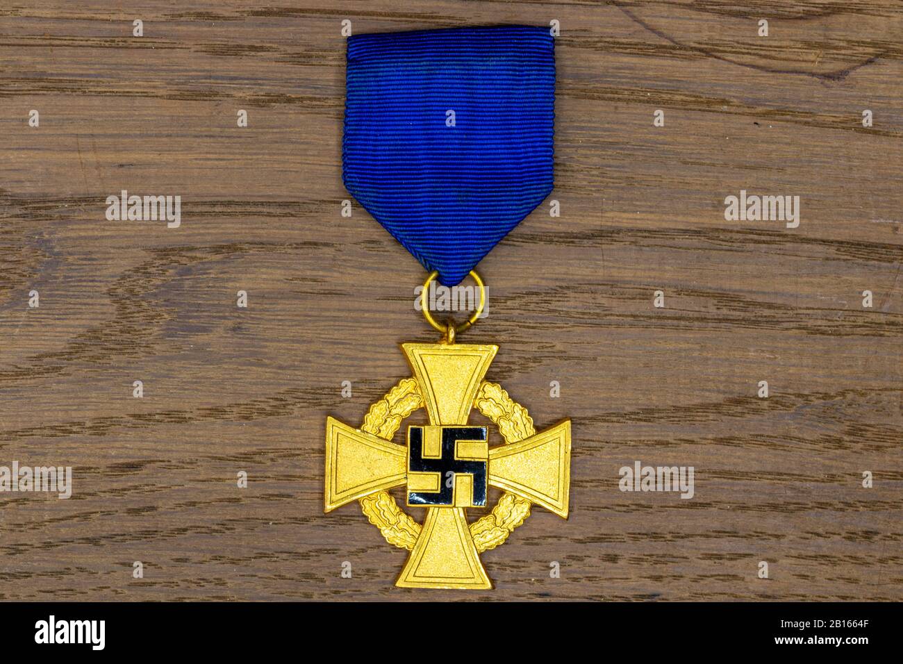 Nazi Germania 40 Anni Fedele Service Award su sfondo camouflage Foto Stock