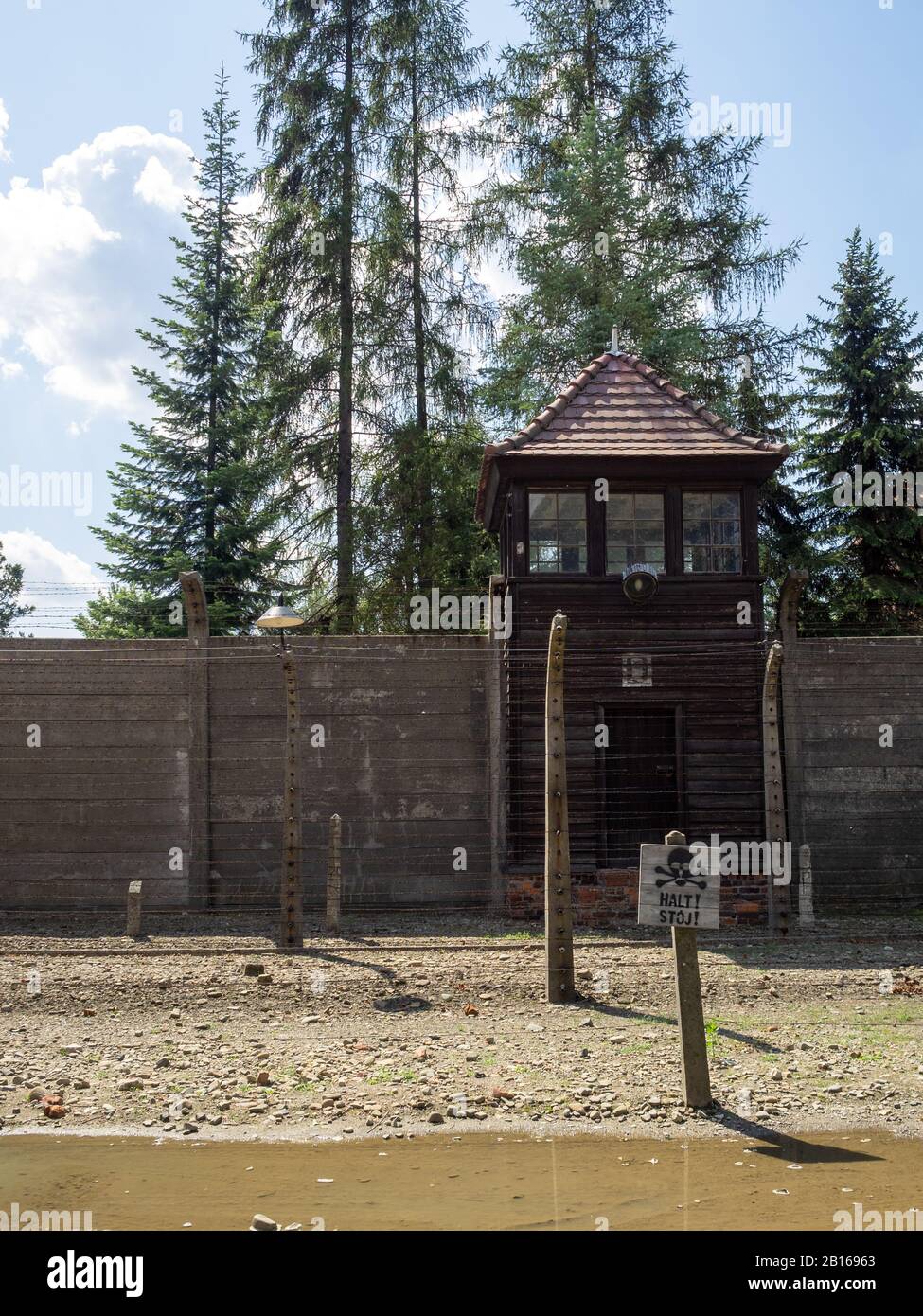 Campo di concentramento di Auschwitz Guardia punto di guardia e pericolo segno Foto Stock