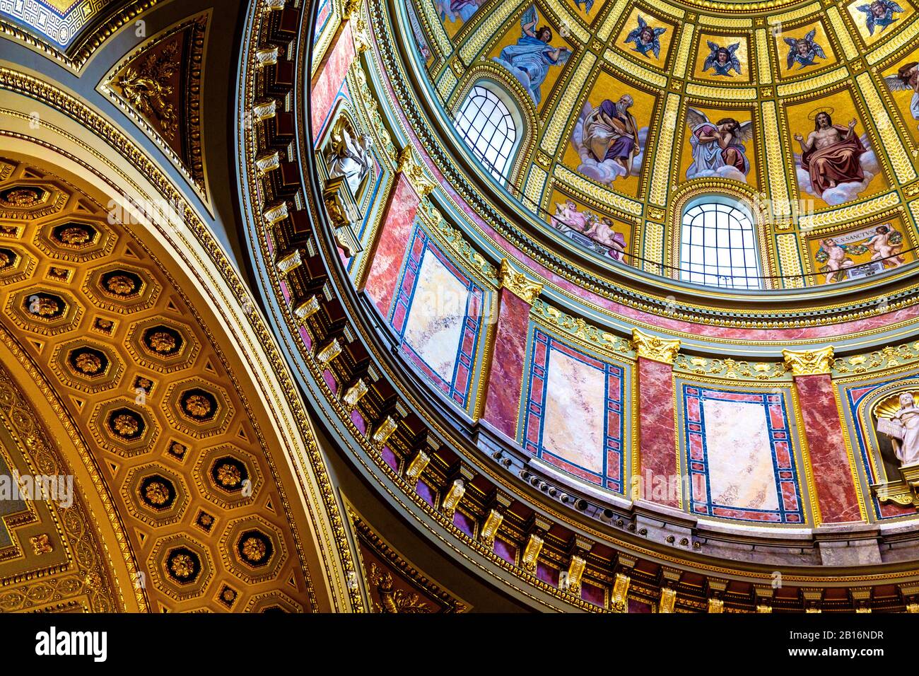 Cupola interna della Basilica di Santo Stefano, Budapest, Ungheria Foto Stock