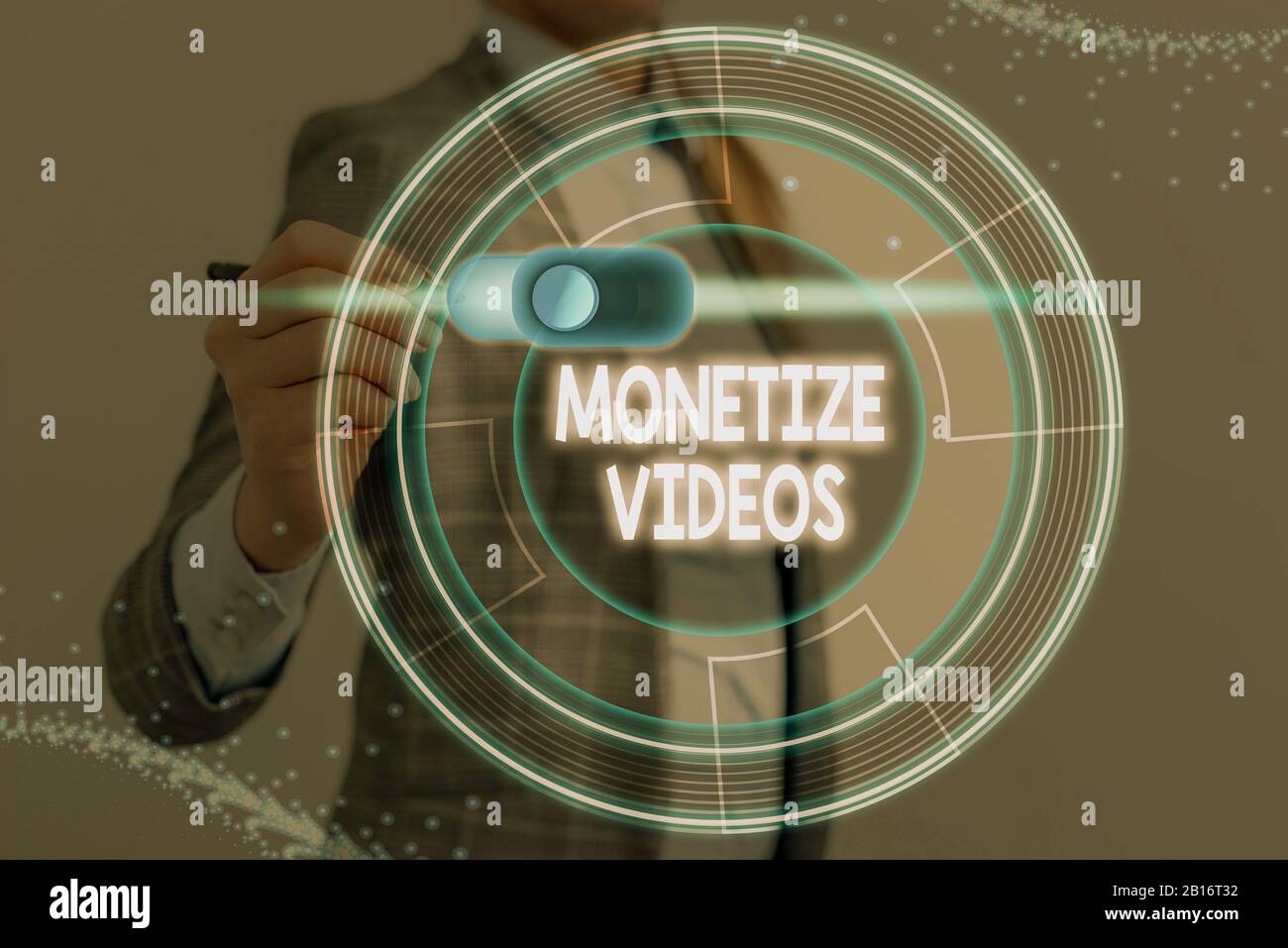 Nota di scrittura che mostra i video Monetize. Concetto aziendale per il processo di accumulo di denaro dai tuoi video YouTube caricati Foto Stock