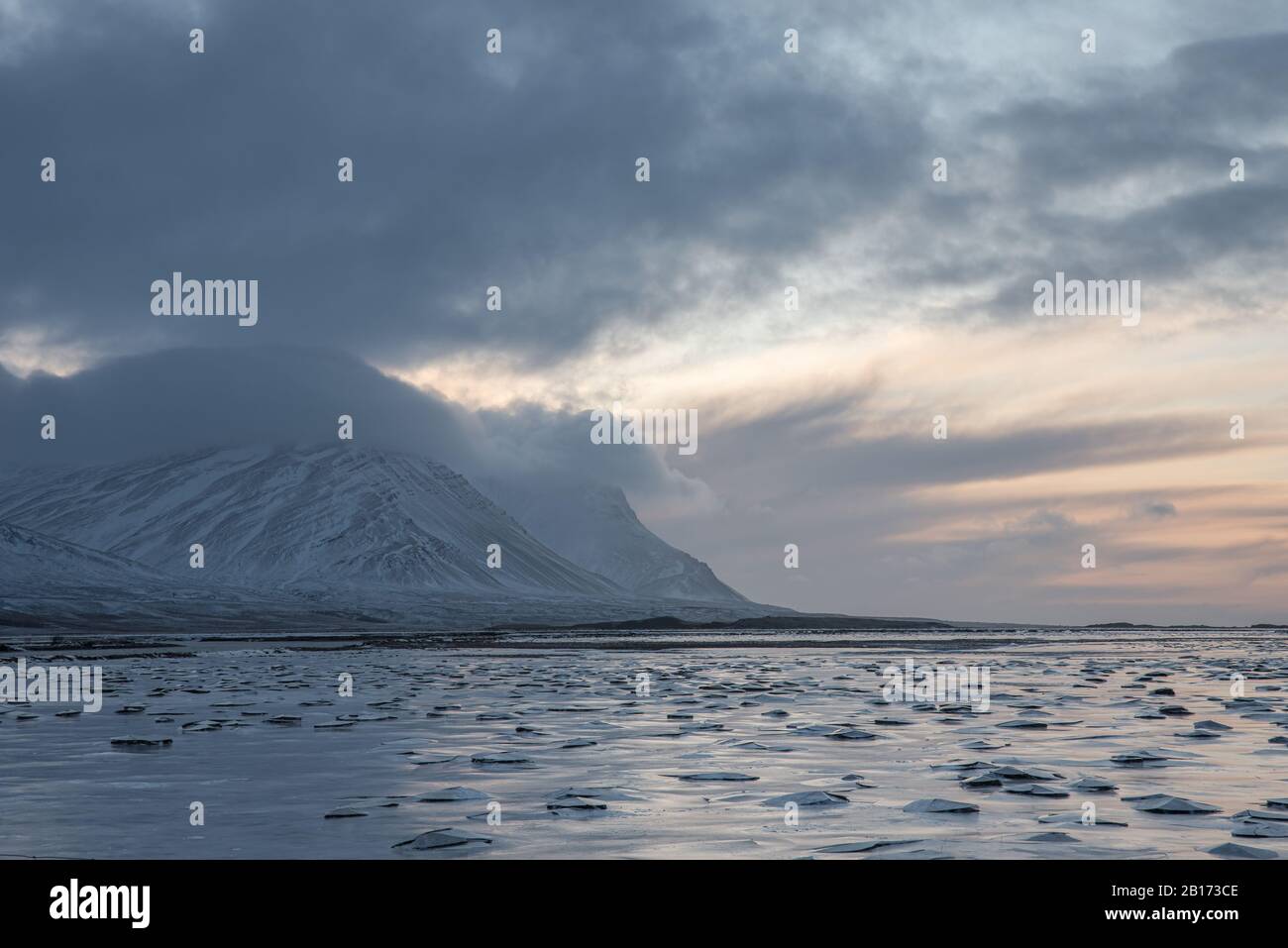 Paesaggio ghiacciato sull'isola Islanda Foto Stock