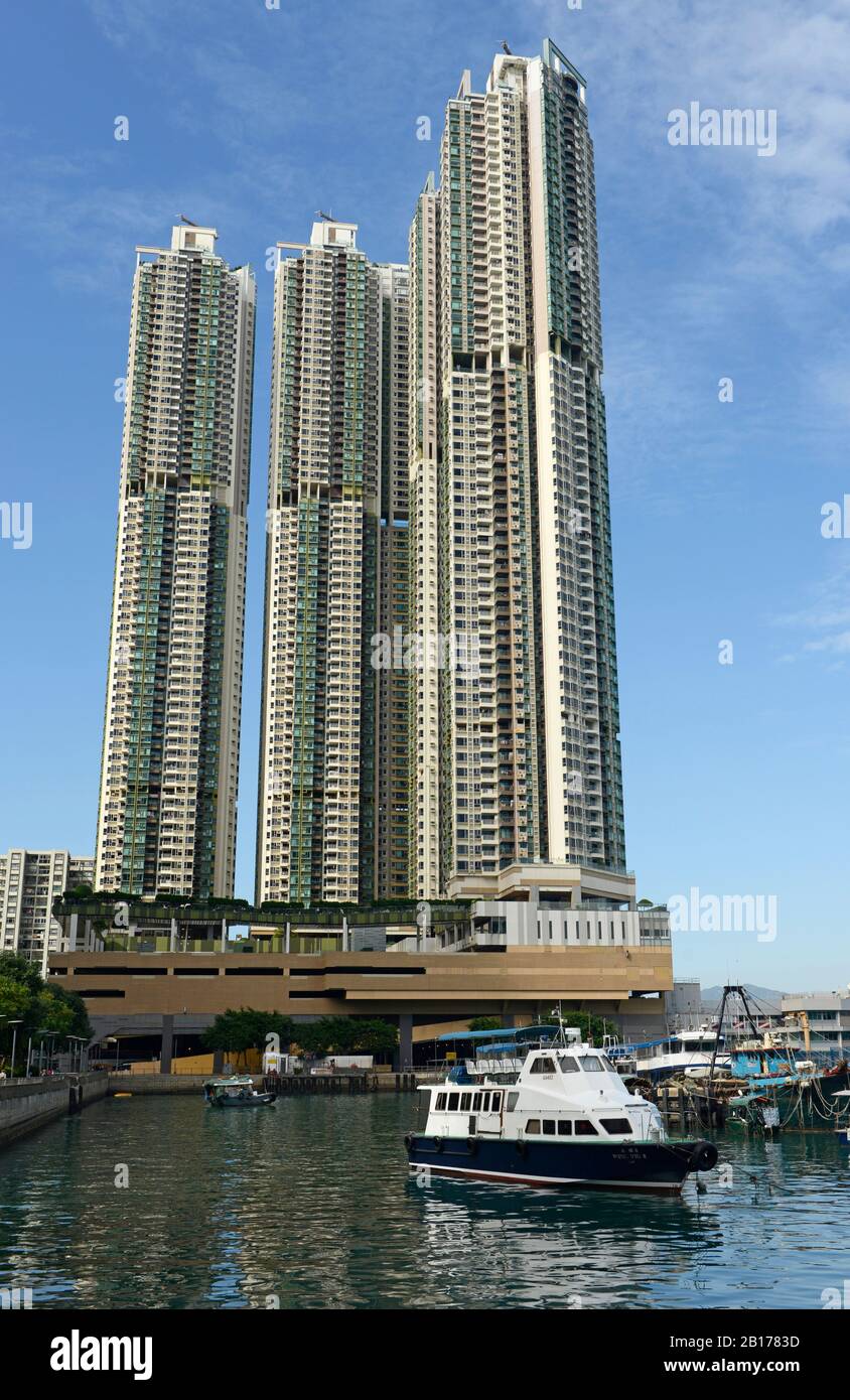Appartamenti residenziali presso il terminal dei traghetti di Quarry Bay, Hong Kong, Cina Foto Stock