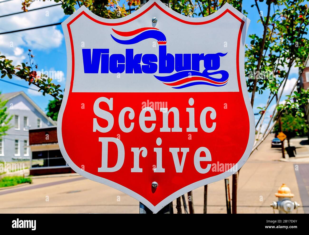 Un cartello panoramico in auto è situato in centro lungo la Great River Road Scenic Byway, 28 luglio 2019, a Vicksburg, Mississippi. Foto Stock