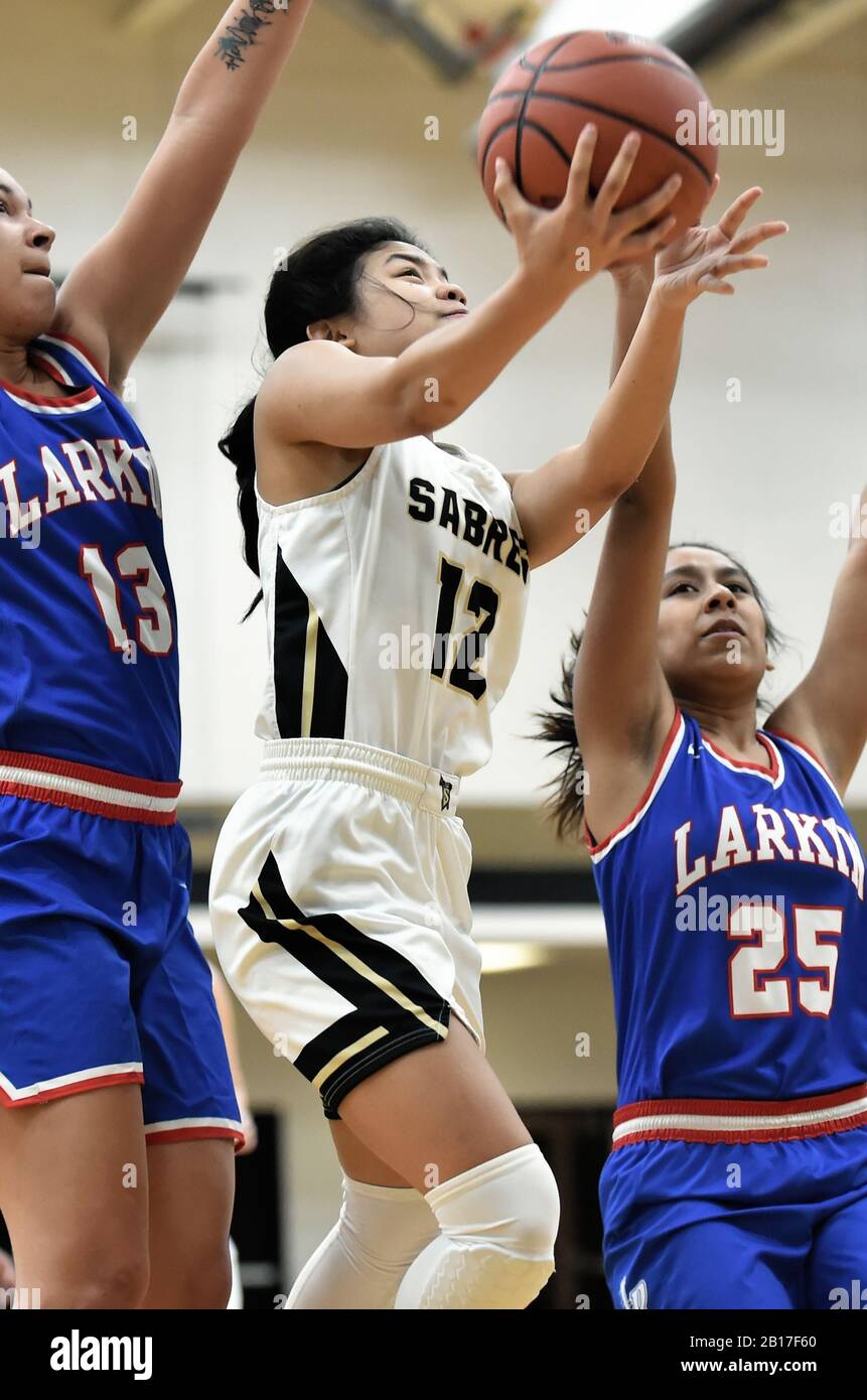 Un giocatore termina una guida nel processo di punteggio di due punti per la sua squadra. STATI UNITI. Foto Stock