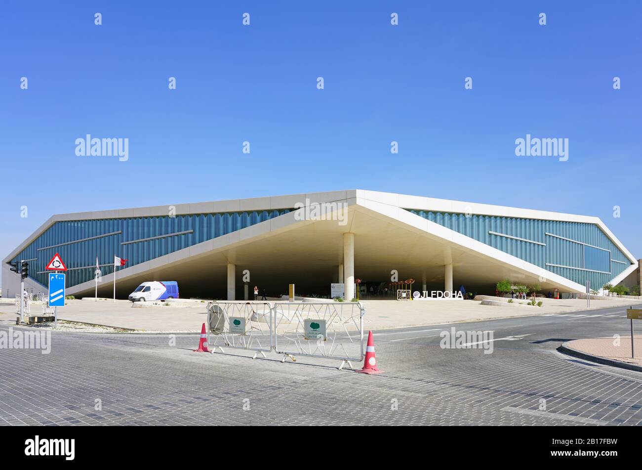 DOHA, QATAR -12 dic 2019- Vista del Qatar National Library (QNL) situato nella città di istruzione complessa lanciato dalla fondazione del Qatar a Doha, qat Foto Stock