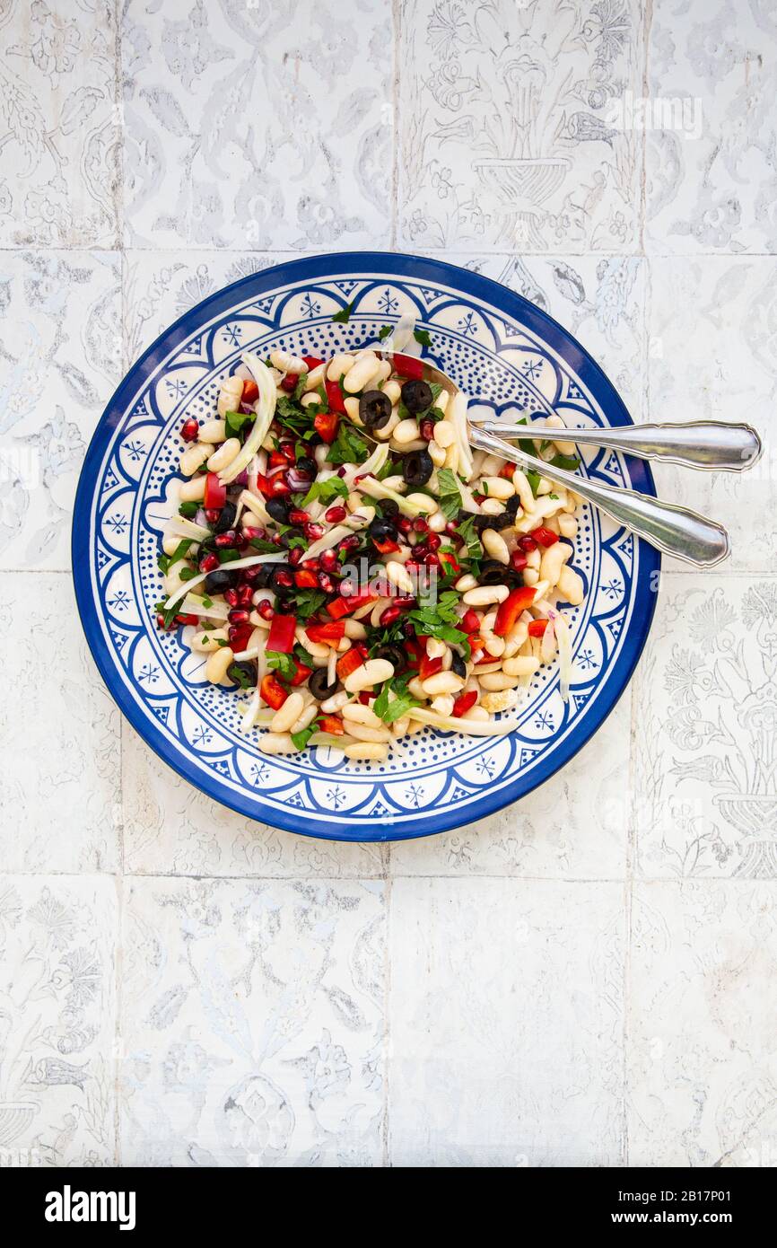 Insalata di fagioli orientali sul piatto Foto Stock