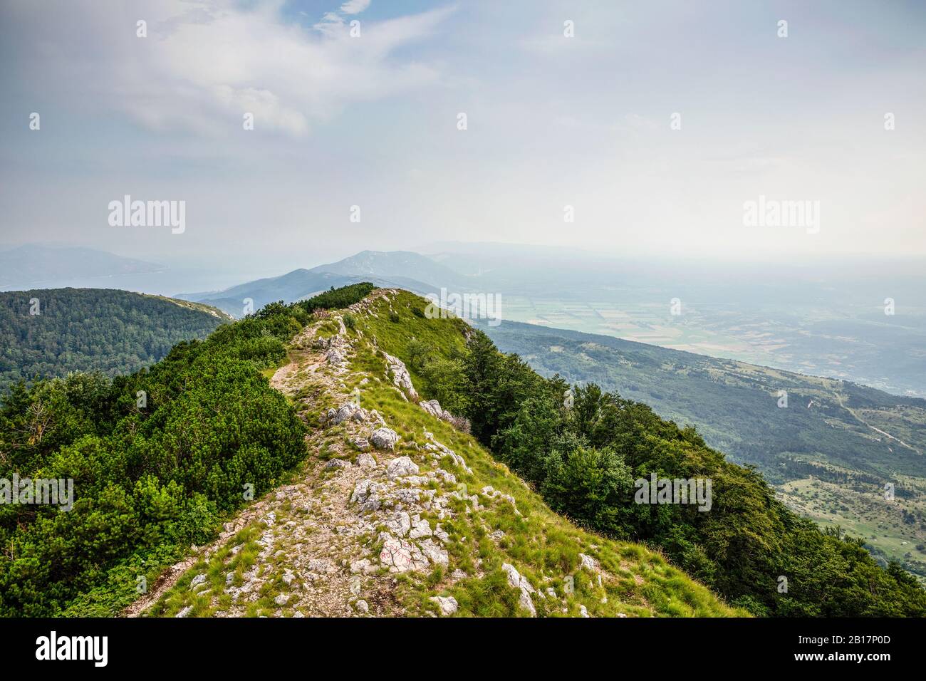 Vista dal monte Vojak sul Parco Naturale Ucka, Istria, Croazia Foto Stock