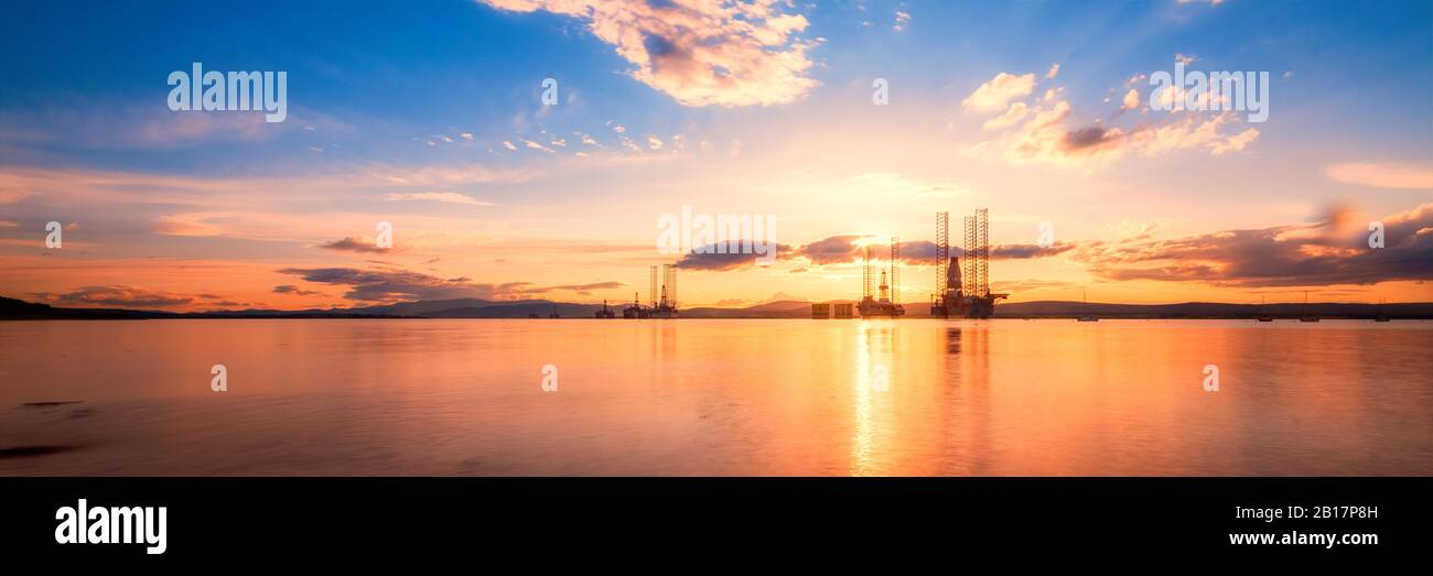 Scozia, Cromarty Firth, Piattaforme Petrolifere, Ancoraggio Foto Stock