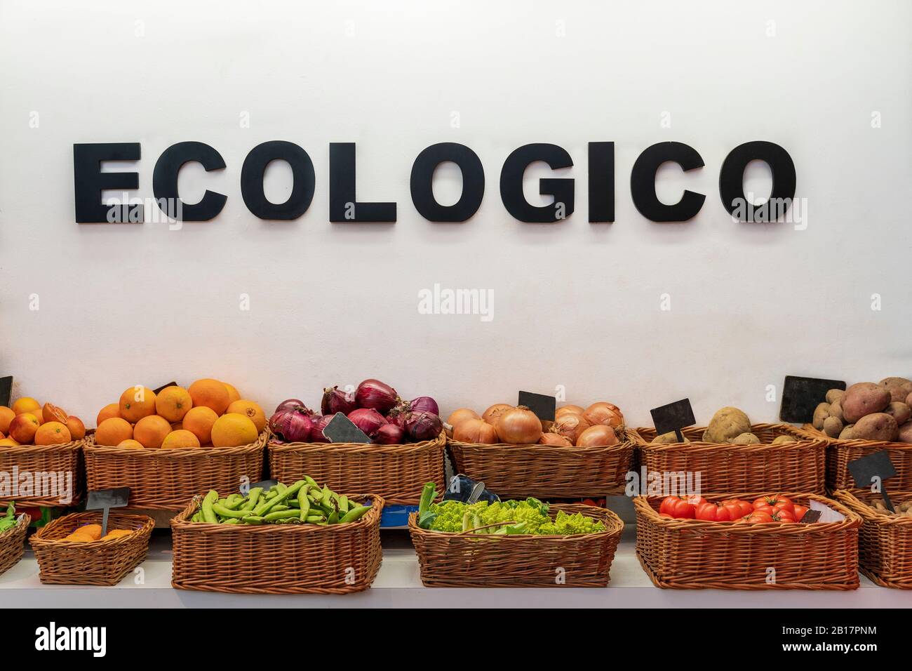 Frutta e verdura in negozio biologico Foto Stock