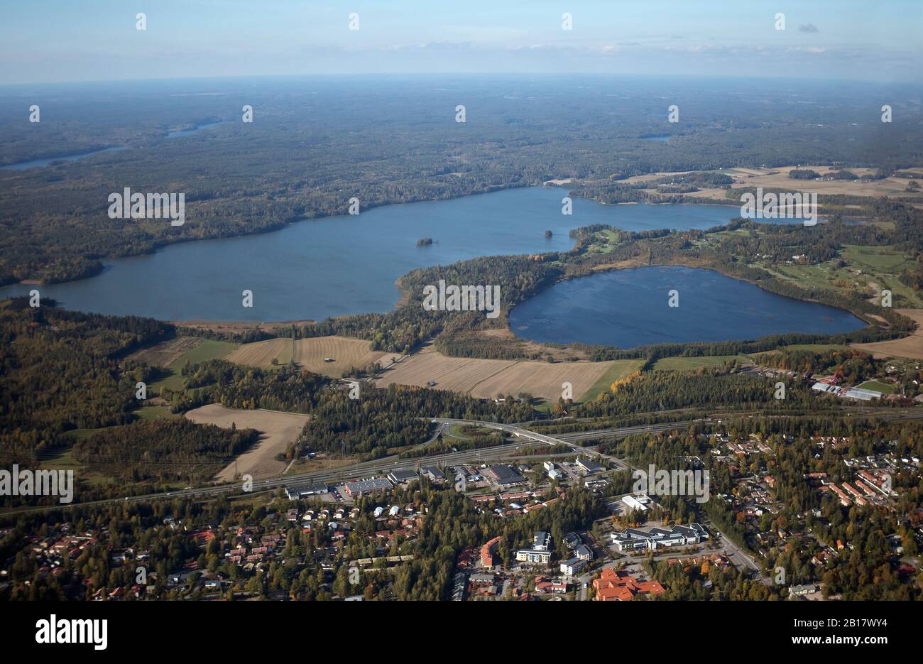 Finlandia, Uusimaa, Helsinki, veduta aerea dei laghi vicino al bordo della città Foto Stock
