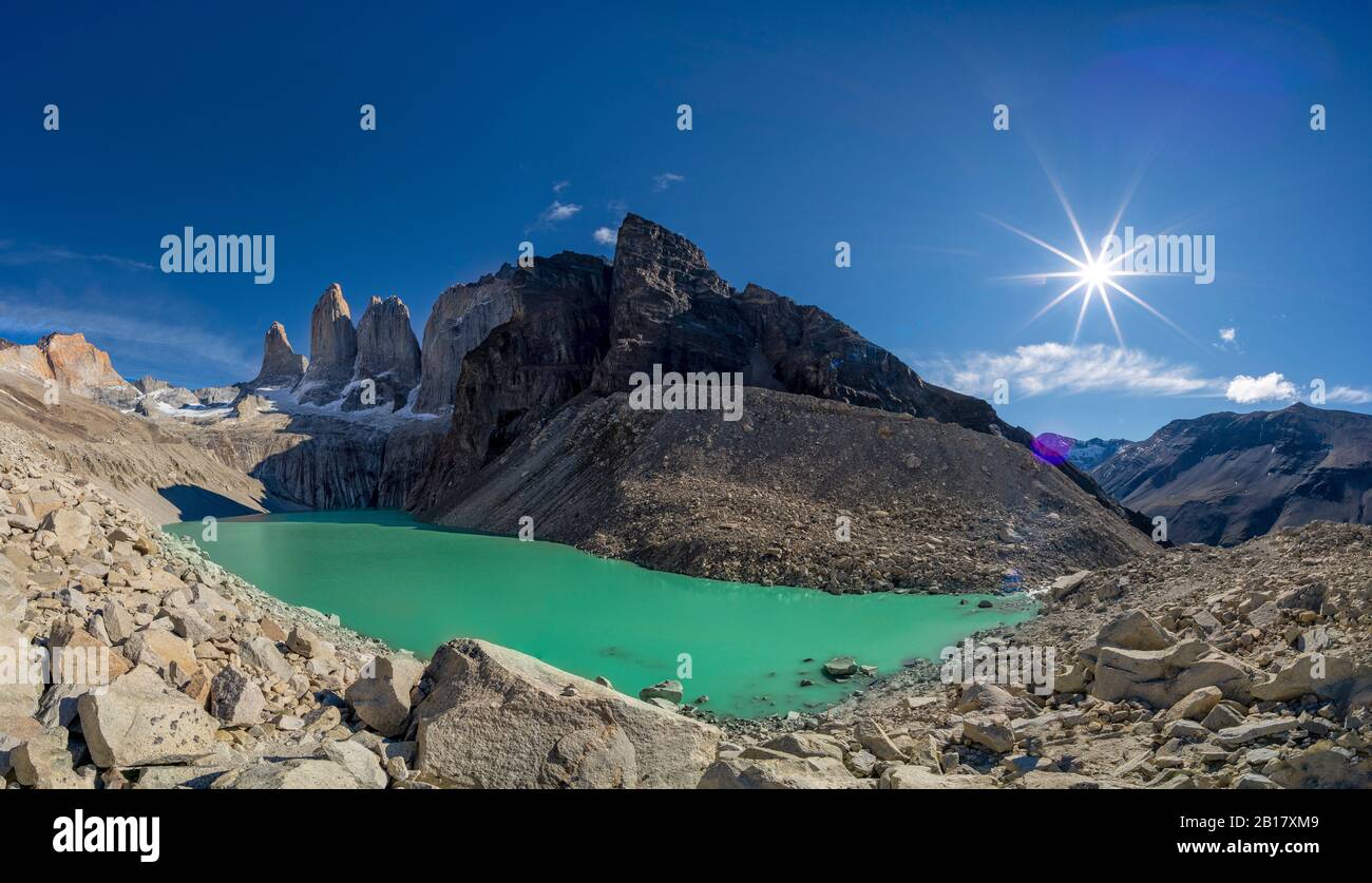 Cile, Patagonia, Magallanes e Regione Antartide cilena, Provincia ultima Esperanza, Parco Nazionale Torres del Paine, base Torres del Paine e ghiacciaio Foto Stock