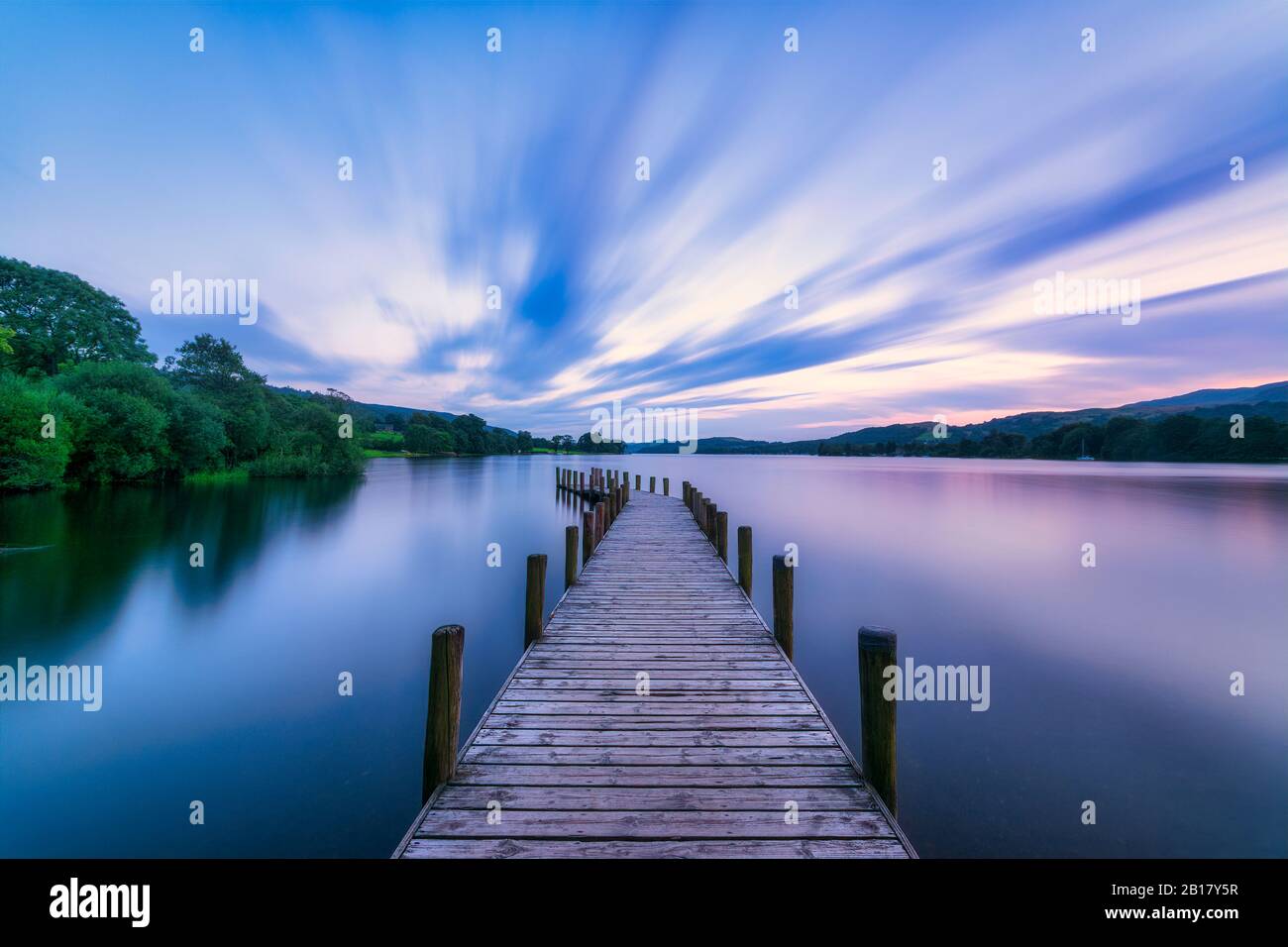 Regno Unito, Inghilterra, Lake District, Coniston Water, tramonto Foto Stock