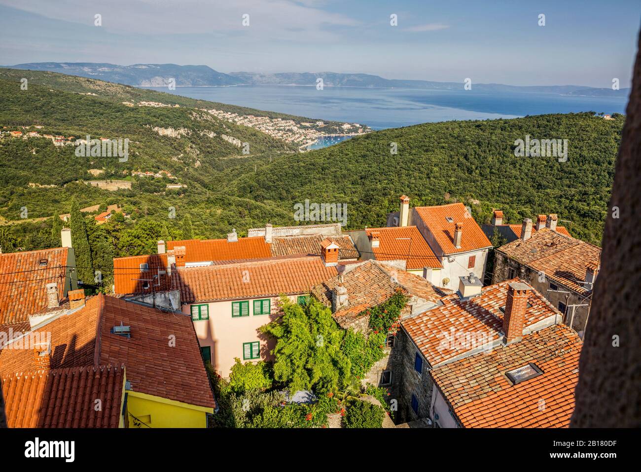 Croazia, Istria, Labin e Rabac, vista delle città antiche e del mare Adriatico Foto Stock