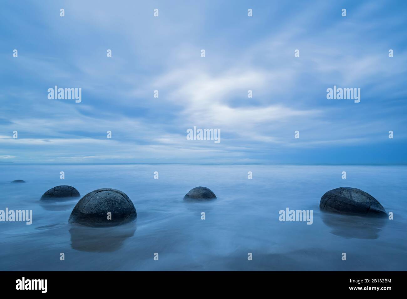 Nuova Zelanda, Oceania, South Island, Southland, Hampden, Otago, Moeraki, Koekohe Beach, Moeraki Boulders Beach, Moeraki Boulders, Round Stones on Beach Foto Stock