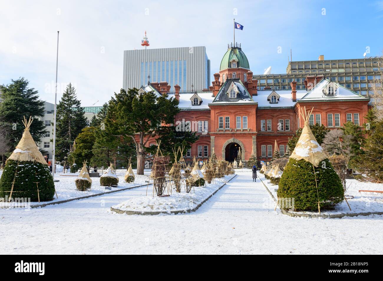 Bella architettura ex edificio governativo edificio punto di riferimento della città di Sapporo Hokkaido Giappone nella stagione invernale della neve Foto Stock