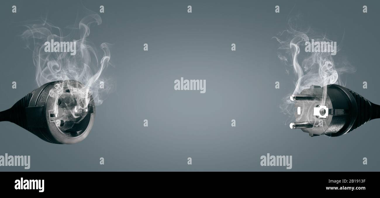 Concetto di difficoltà tecniche - presa e spina di alimentazione per fumatori Foto Stock