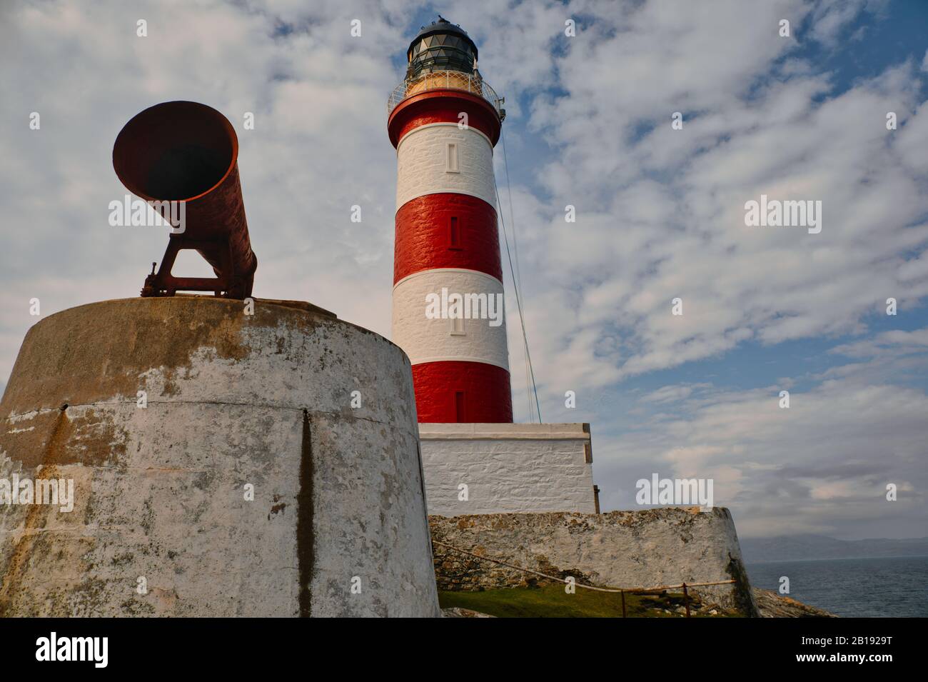 Faro di Eilean Glas e corno antinebbia, Isola di Scalpay, Ebridi esterne, Scozia Foto Stock