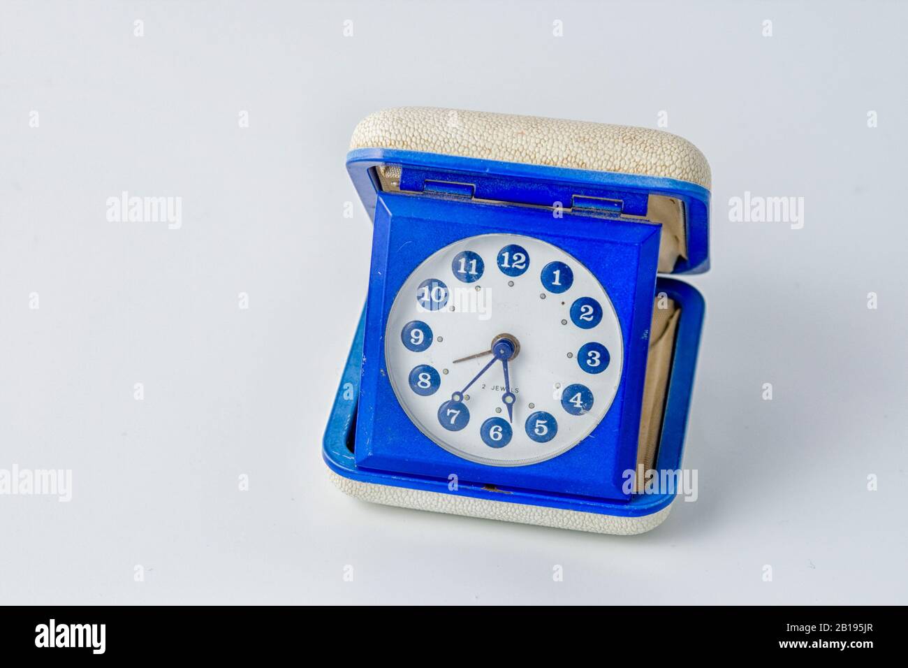 originale orologio in alarmclock bianco e blu anni '70 Foto Stock