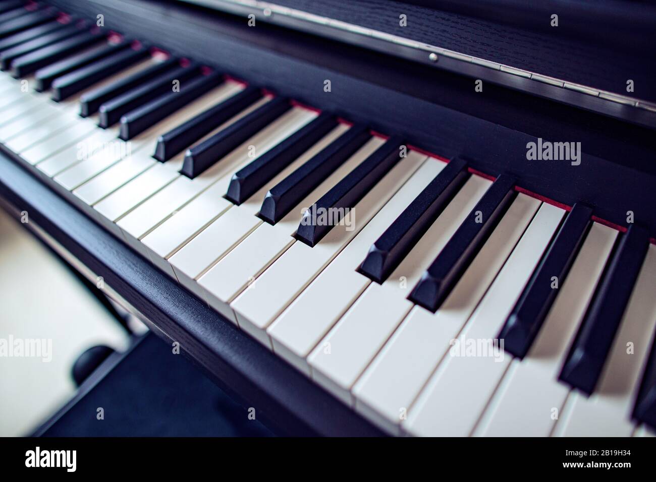 Tastiera di pianoforte sullo sfondo Foto Stock