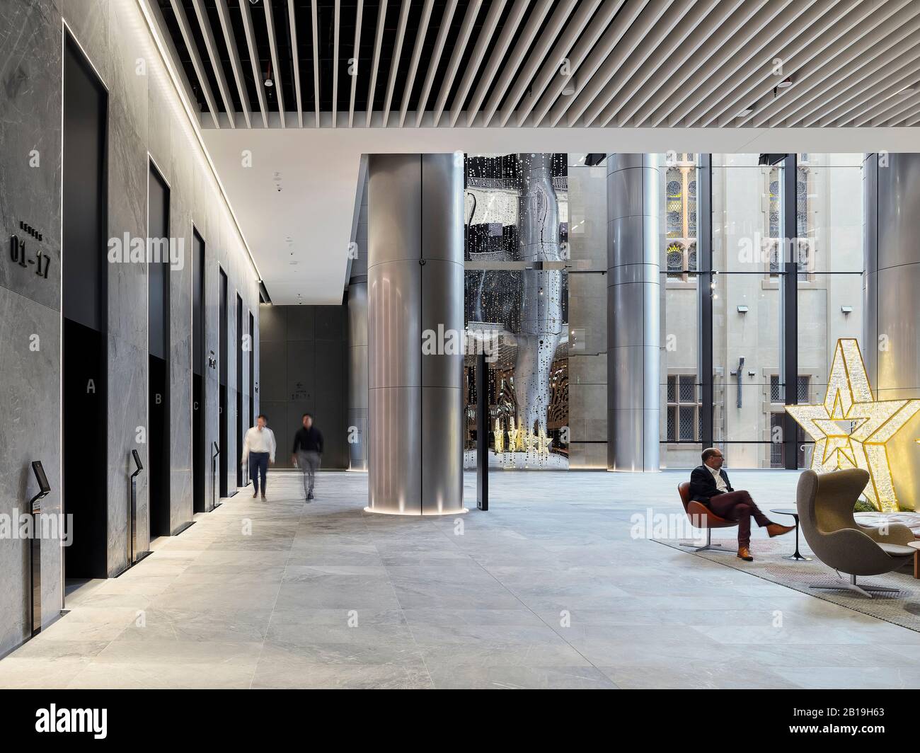 Hall e ascensori. Sixty Martin Place, Sydney, Australia. Architetto: Hassell, 2019. Foto Stock