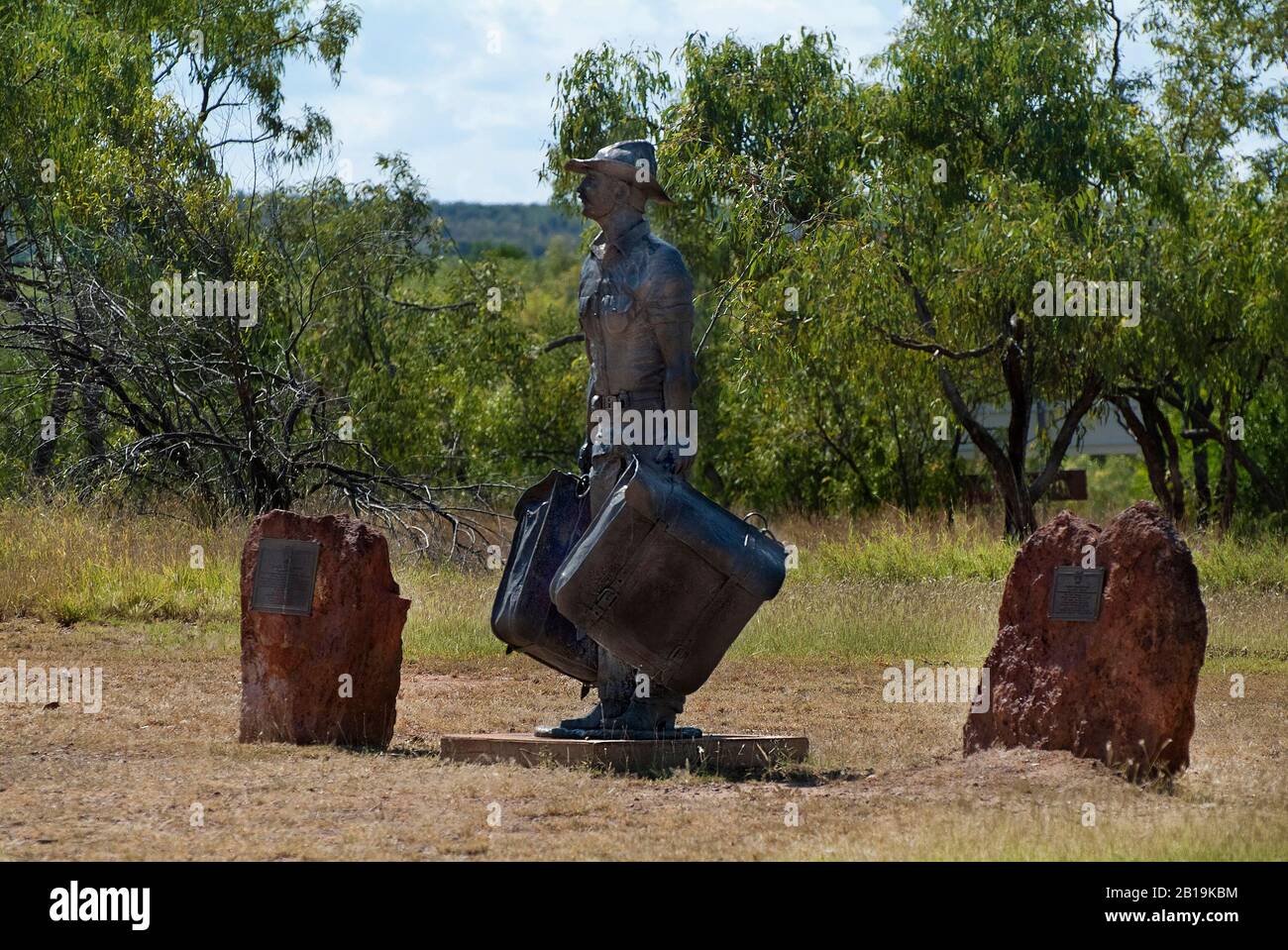 Newcastle Waters, NT, Australia - 21 aprile 2010: Statua in bronzo di un drover, il piccolo villaggio nella parte posteriore del territorio del Nord è stato un incrocio per catt Foto Stock