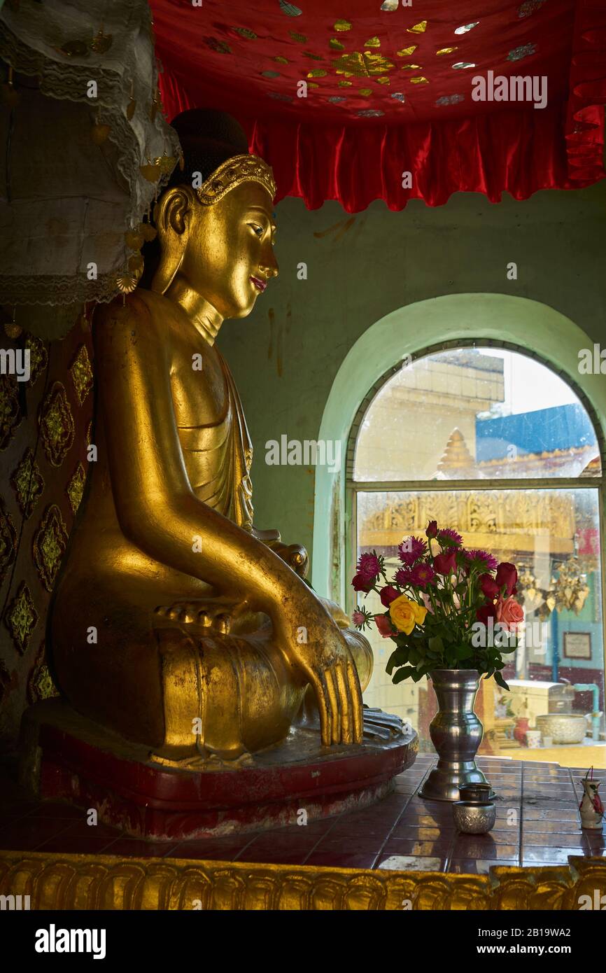 Statua di Buddha, Sule-Pagode, Yangon, Myanmar Foto Stock