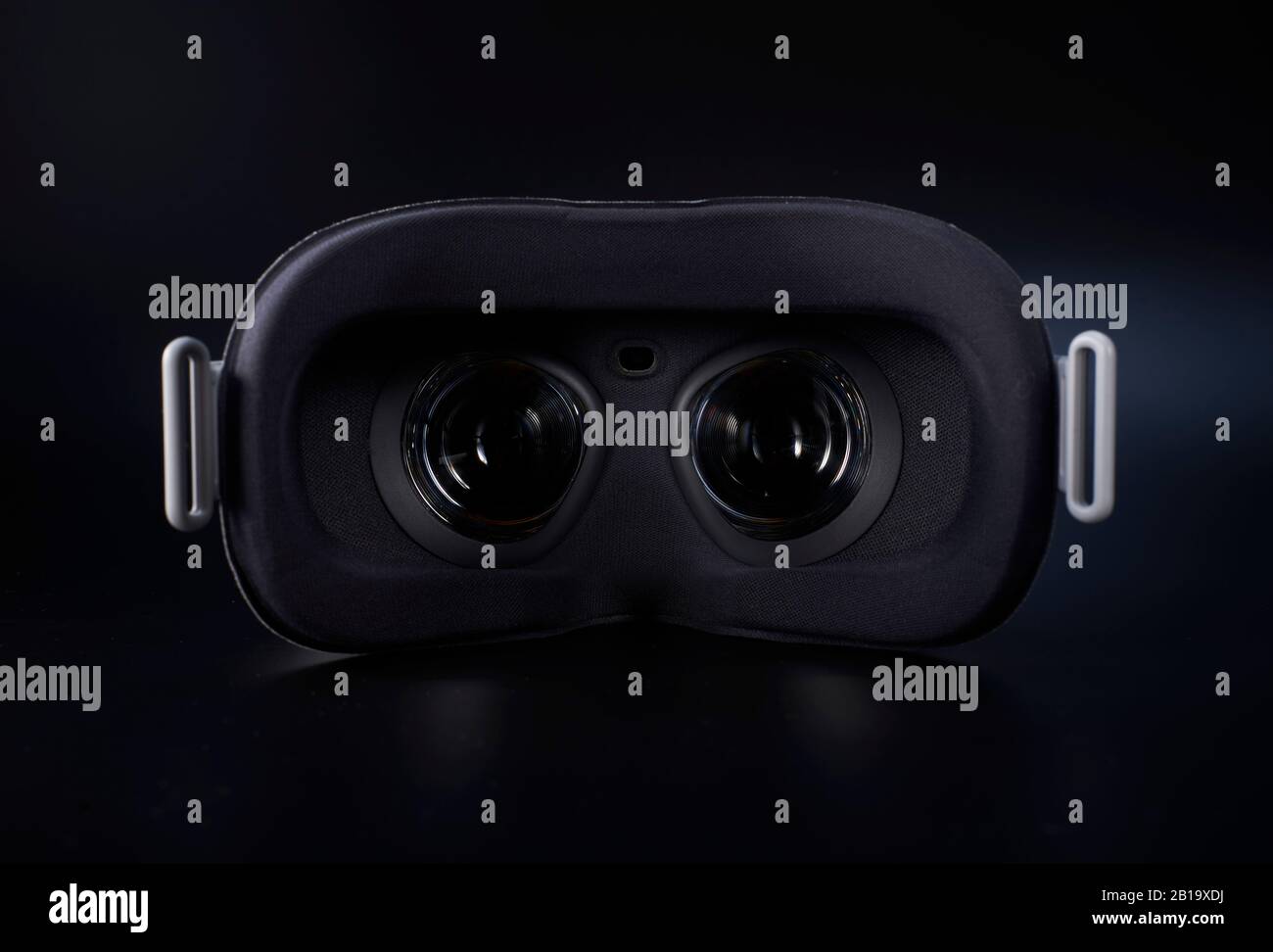 Occhiali realtà virtuale con testa VR tutto in un unico dispositivo di primo piano interno Foto Stock
