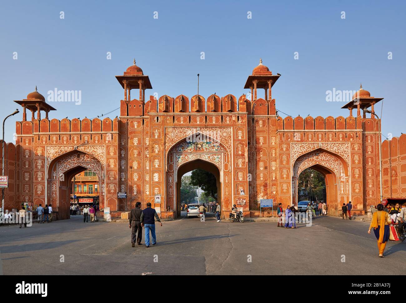 Ajmeri Gate, una delle sette porte della città di Jaipur, Rajasthan, India Foto Stock