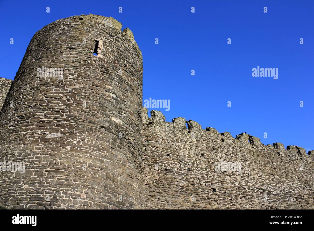 Conwy Town Walls - una struttura difensiva medievale intorno alla città di Conwy in Galles, che fa parte del patrimonio mondiale dell'UNESCO. Foto Stock