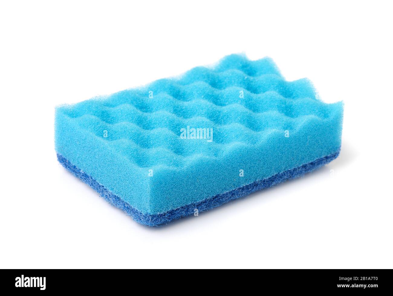 Spugna per lavaggio piatti blu su isolato Foto Stock