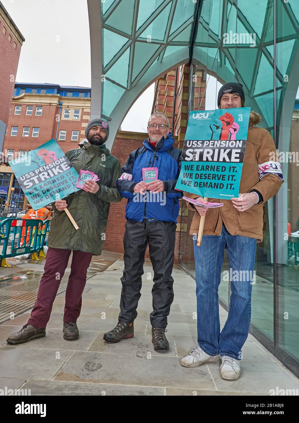 Personale dell'Università di Sheffield in servizio di picchetto durante lo sciopero sulla riforma delle pensioni USS e carico di lavoro al di fuori dell'Università di Sheffield Foto Stock