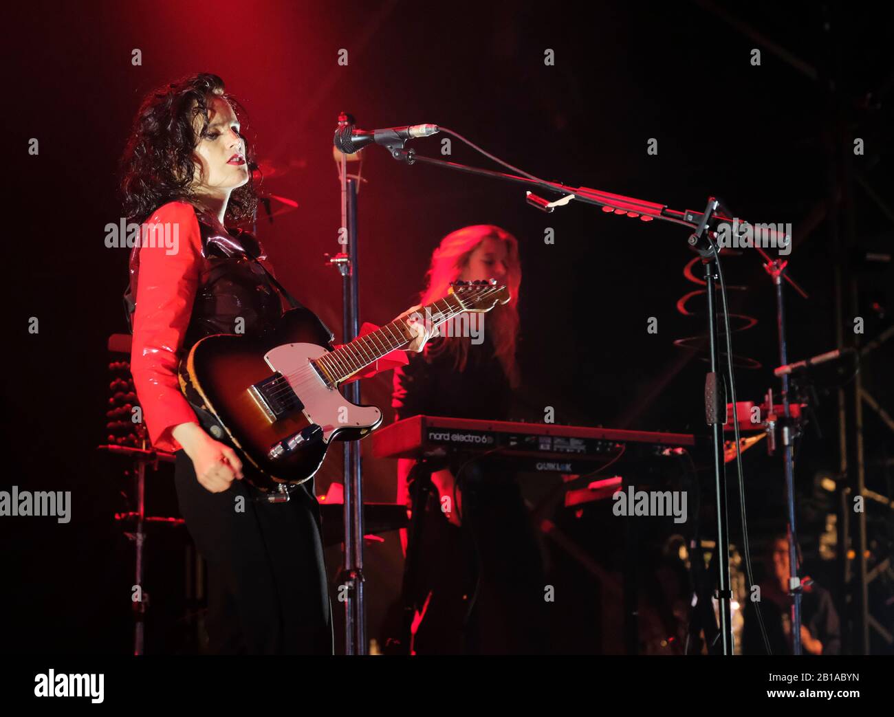 Anna Calvi si esibisce al festival WOMAD, Charlton Park, Regno Unito. 27 Luglio 2019 Foto Stock