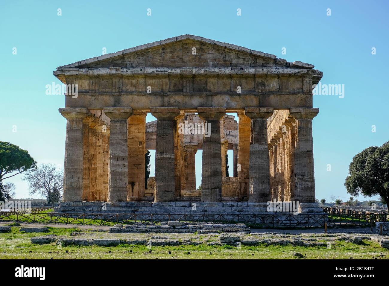 Nettuno Tempio nettuno hera sul sito archeologico greco di Paestum nel sud italia Foto Stock
