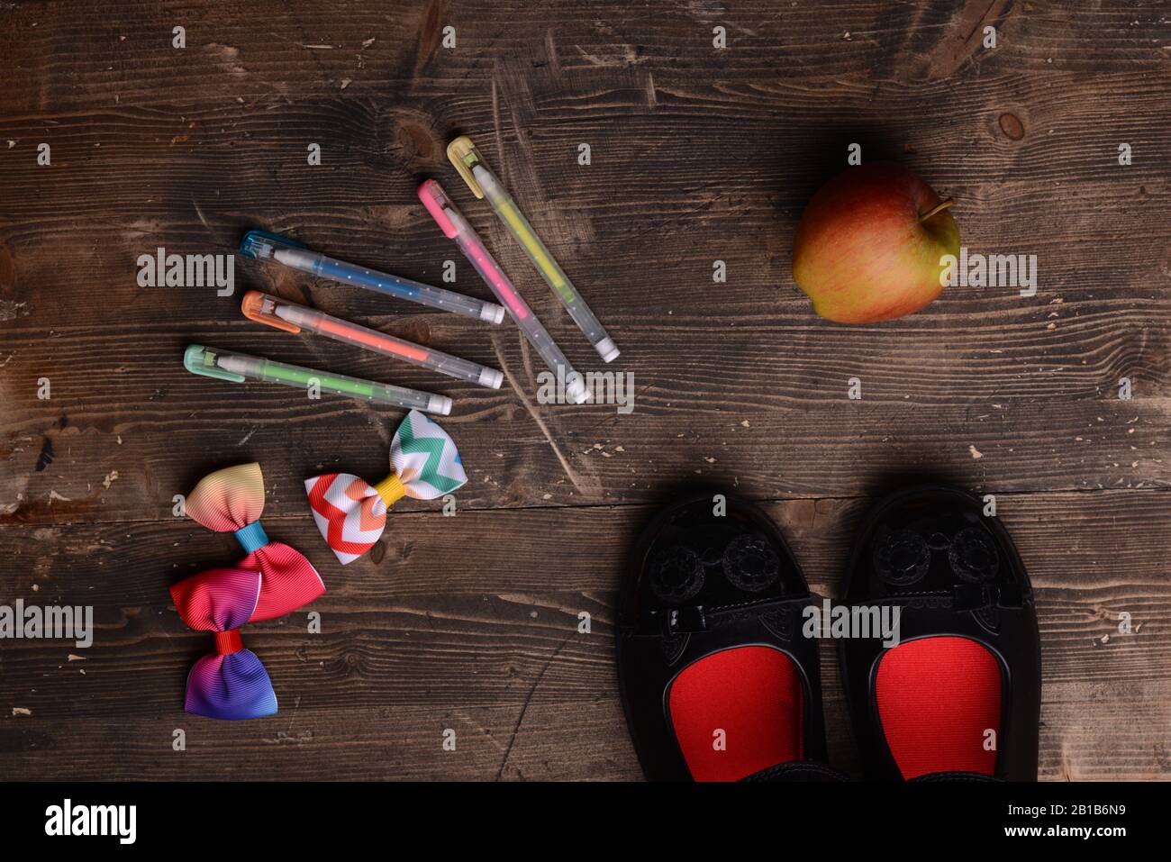 Articoli correlati alla scuola in piatto Foto Stock