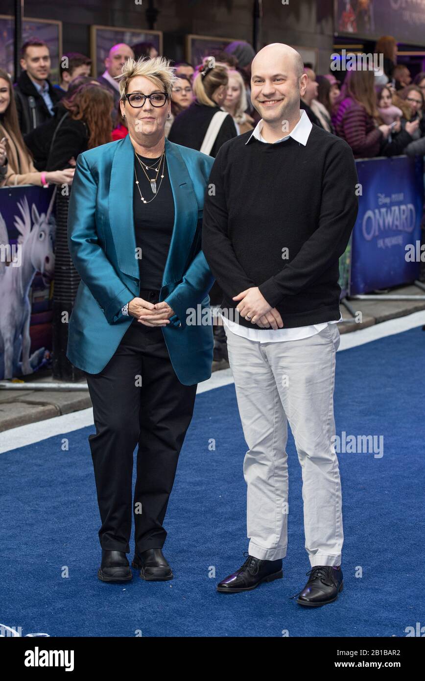 Il regista Dan Scanlon e il produttore Kori Rae partecipano alla Onward UK Premiere presso il Curzon Mayfair di Londra. Foto Stock