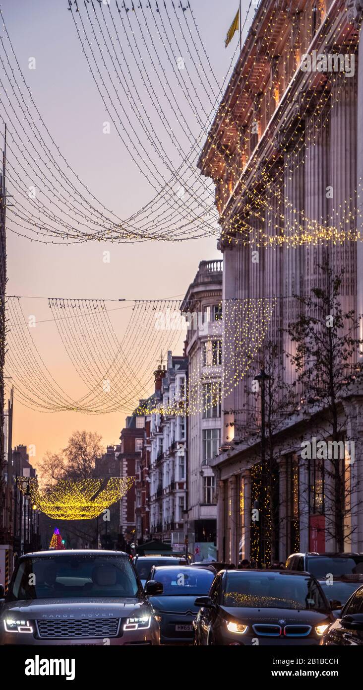 Le luci di Natale in Duke Street, Londra nel periodo festivo. Foto Stock