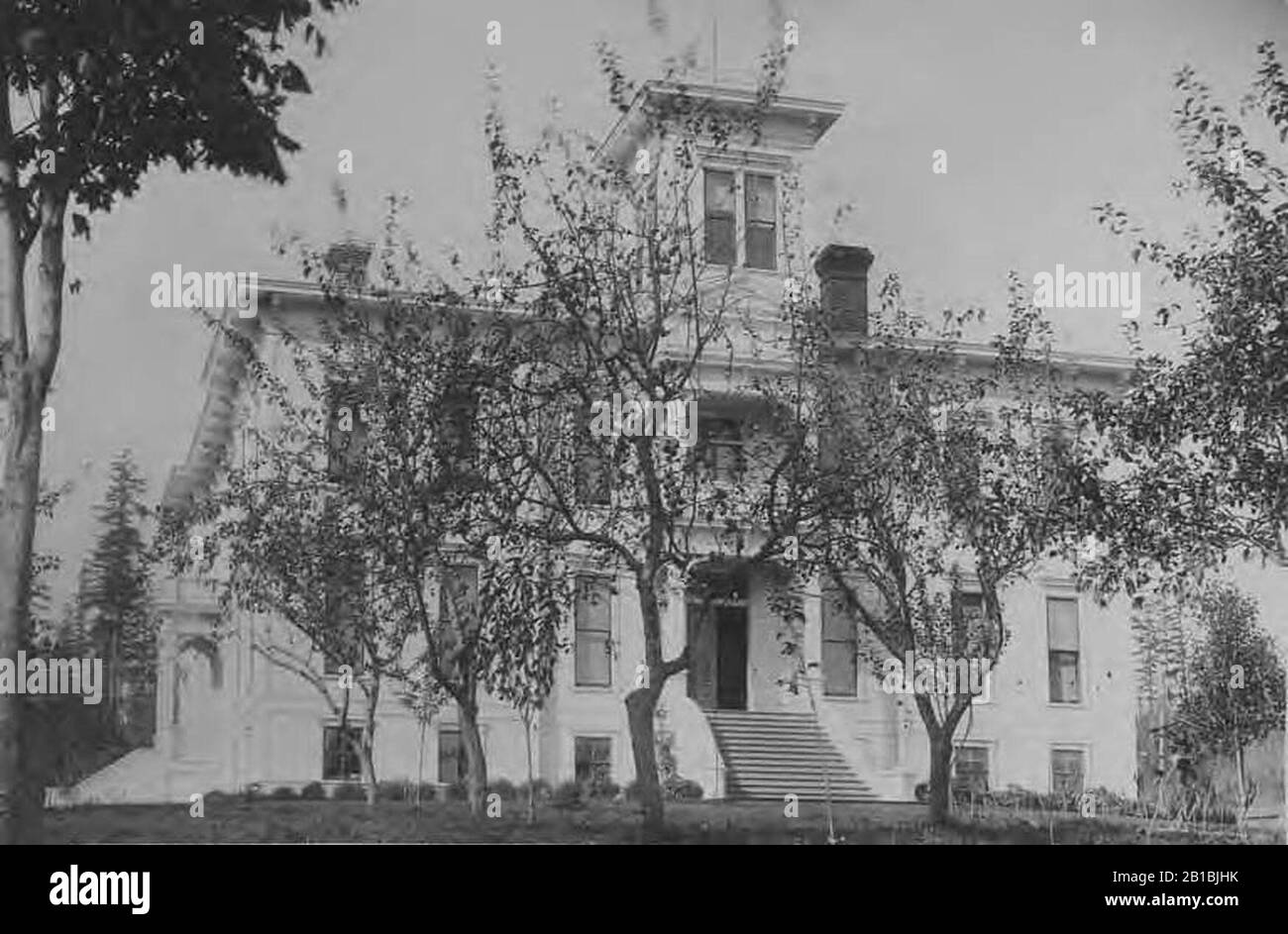 Davanti all'Admiralty Hall Port Ludlow, probabilmente nell'ottobre 1889 (PEISER 214). Foto Stock