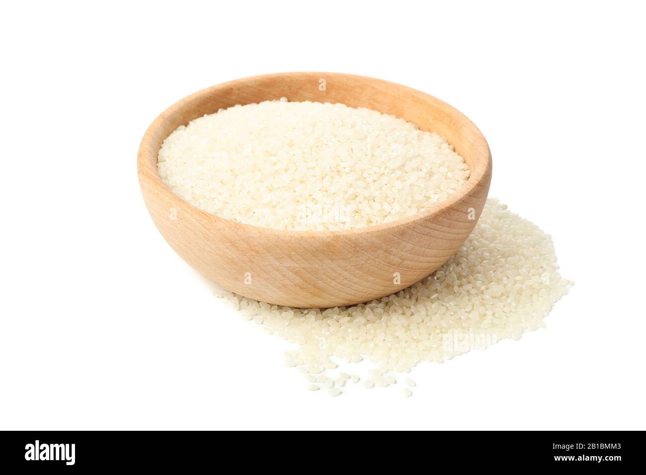 Ciotola in legno con riso isolato su sfondo bianco Foto Stock