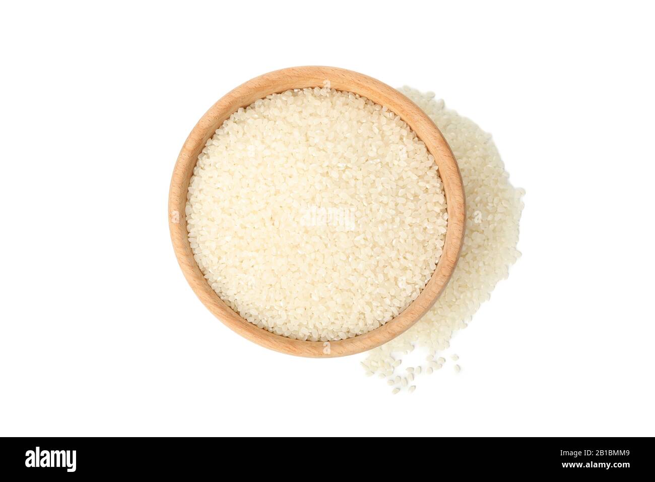 Ciotola in legno con riso isolato su sfondo bianco Foto Stock