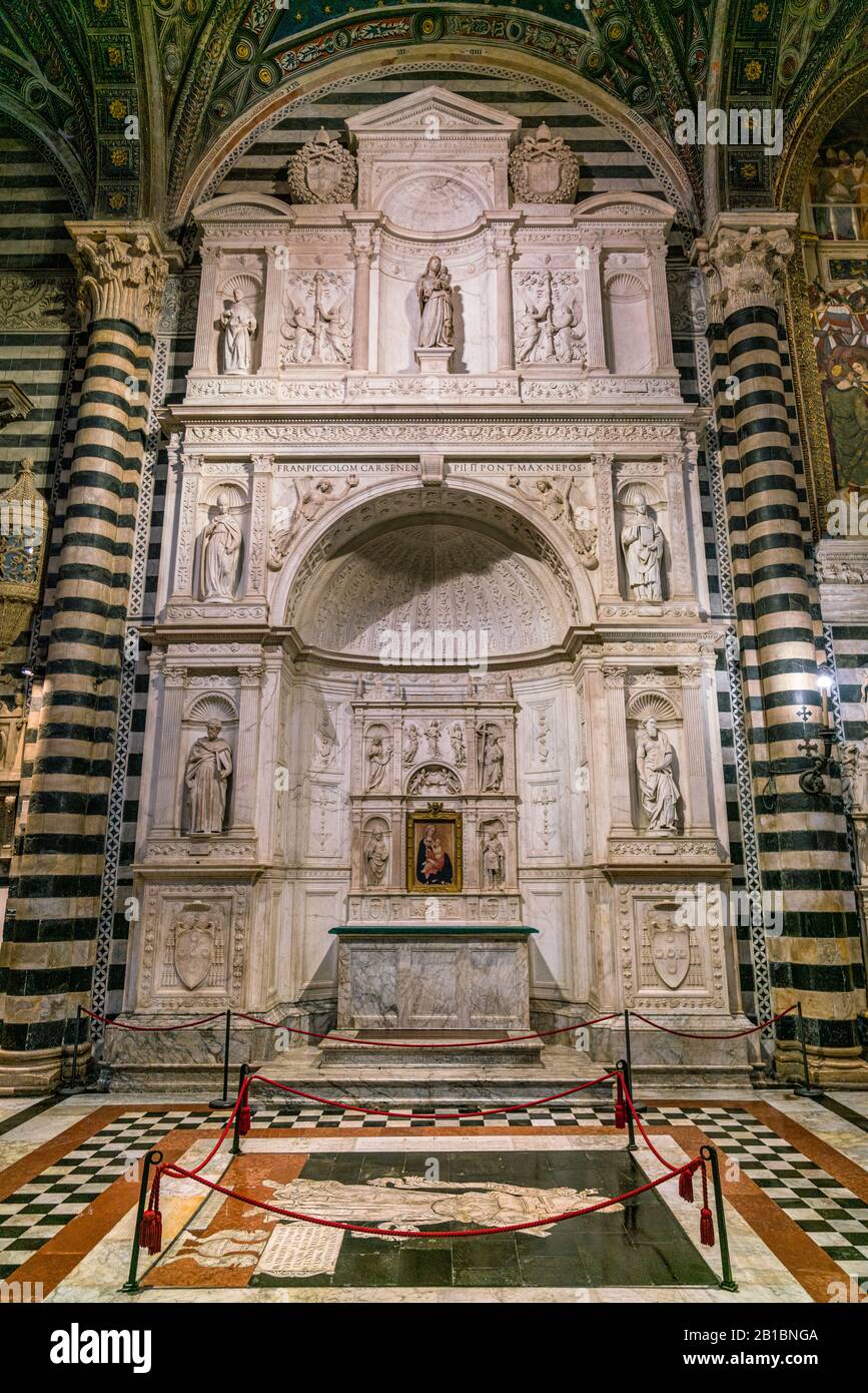 Altare Piccolomini nel Duomo di Siena, Toscana, Italia. Foto Stock