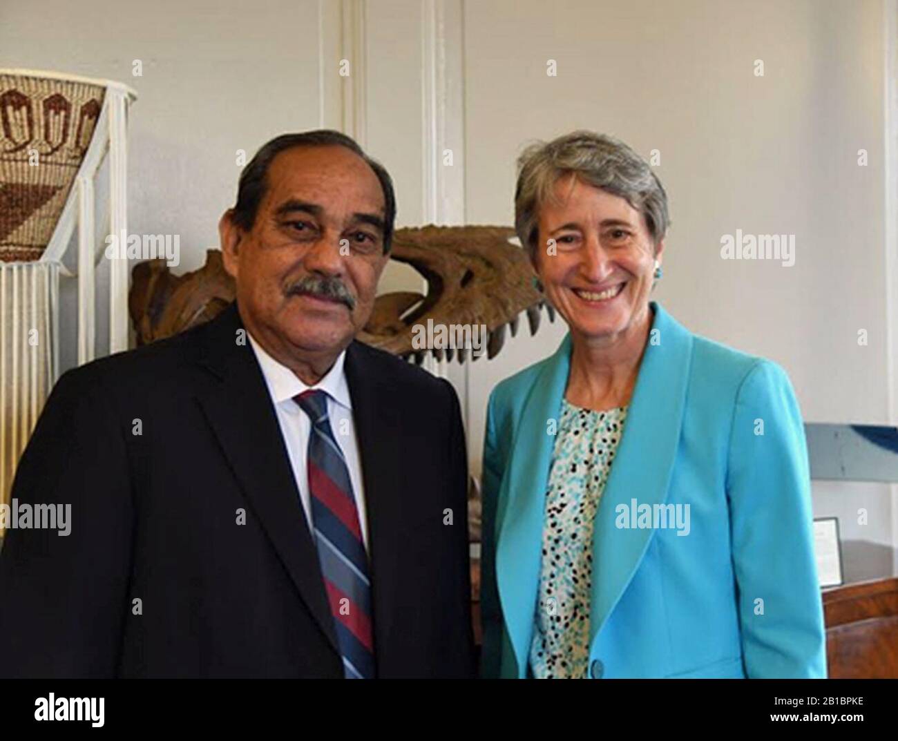 Il Presidente della FSM Peter M. Christian e il Segretario degli interni degli Stati Uniti Sally Jewell. Foto Stock