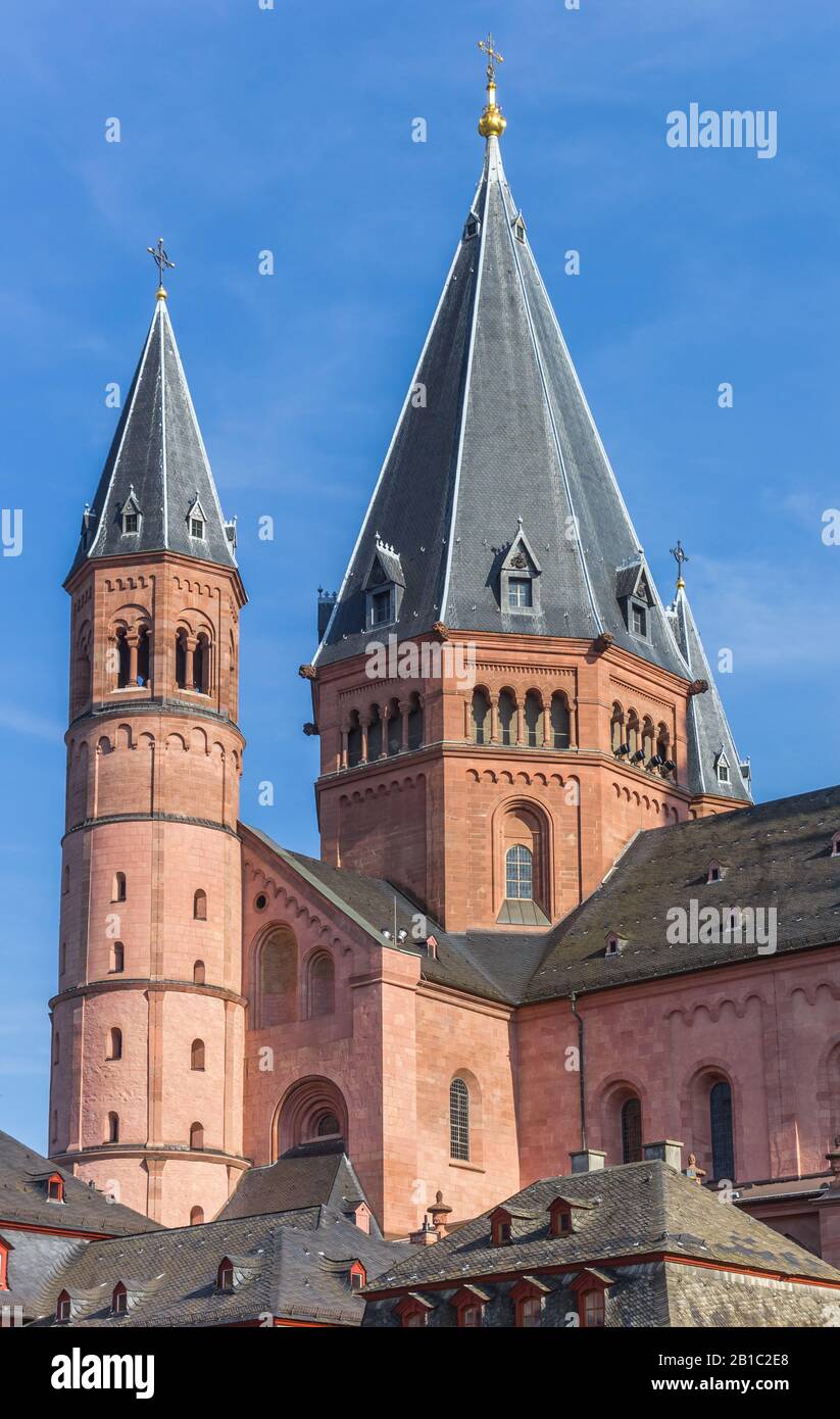Torre della storica chiesa del Duomo di Magonza, Germania Foto Stock