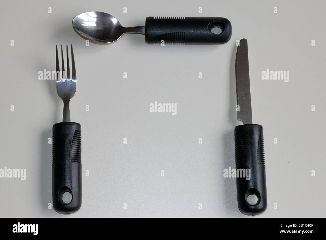 posate grandi maneggiate per persone con scarsa aderenza, come gli anziani. Foto Stock