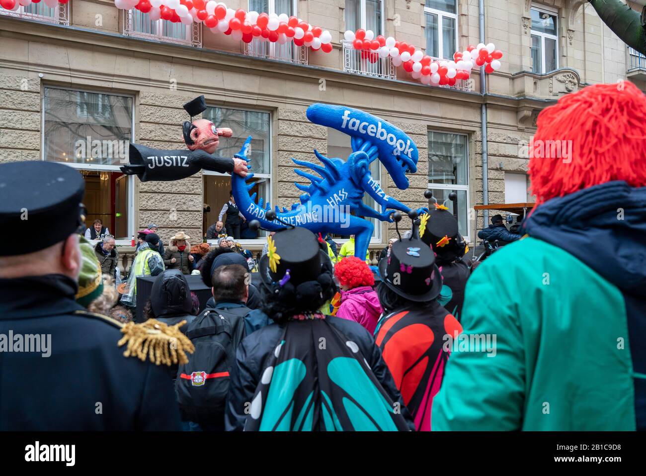 Lunedi Shrove processione a DŸsseldorf, carnevale strada, motivo galleggiante in carnevale, da cartwright Jacques Tilly, galleggiante satirico per la potente giustiziana Foto Stock