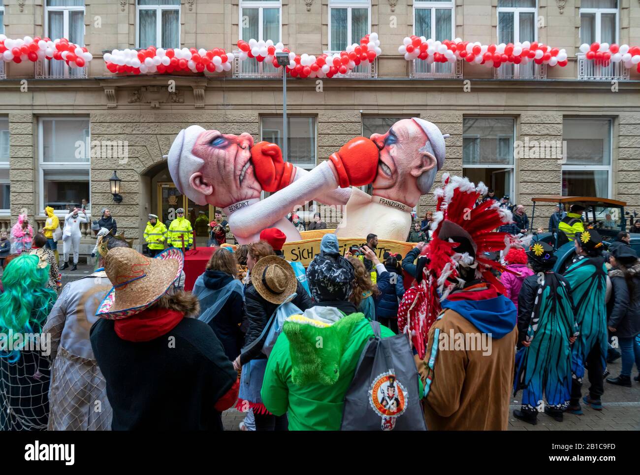 Lunedi Shrove processione a DŸsseldorf, carnevale strada, motivo galleggiante in carnevale, da cartwright Jacques Tilly, galleggiante satirico sulla controversia tra Foto Stock