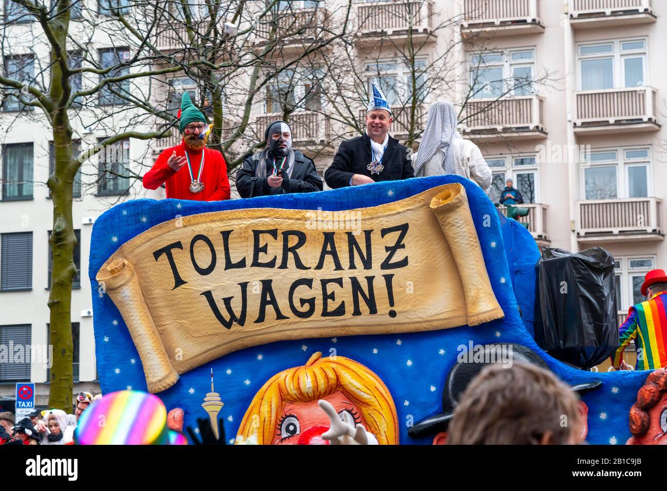 Shrove Lunedi processione a DŸsseldorf, Street carnevale, carrelli di motivi in carnevale, carrelli di tolleranza, con persone di diverse religioni, cristiani, Je Foto Stock