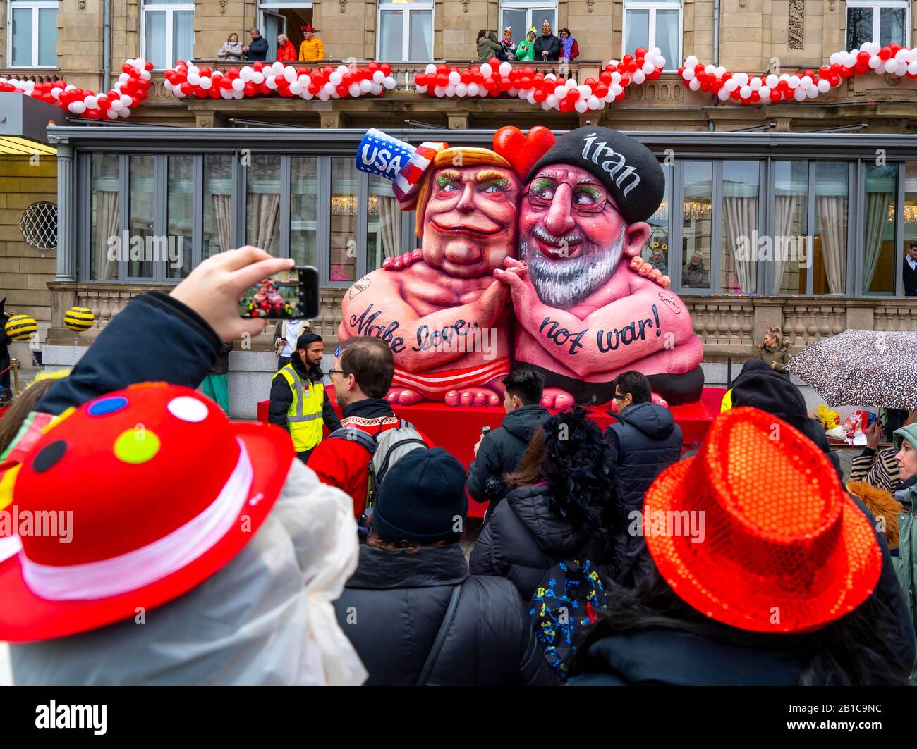Lunedi Shrove processione a DŸsseldorf, carnevale strada, motivo galleggiante in carnevale, da cartwright Jacques Tilly, galleggiante satirico sulla controversia tra Foto Stock