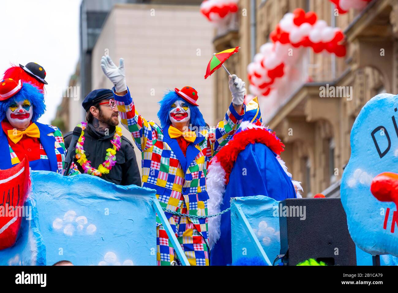 Rose Lunedi processione a DŸsseldorf, carnevale di strada, carri, clown, Foto Stock