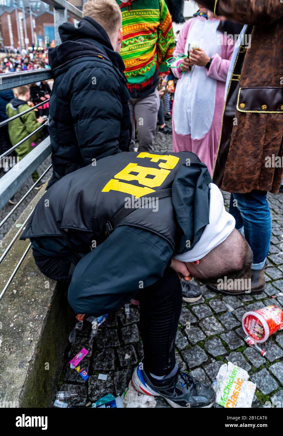 Rose Lunedi processione a DŸsseldorf, Street carnevale, centro storico, ubriaco gioventù, Foto Stock